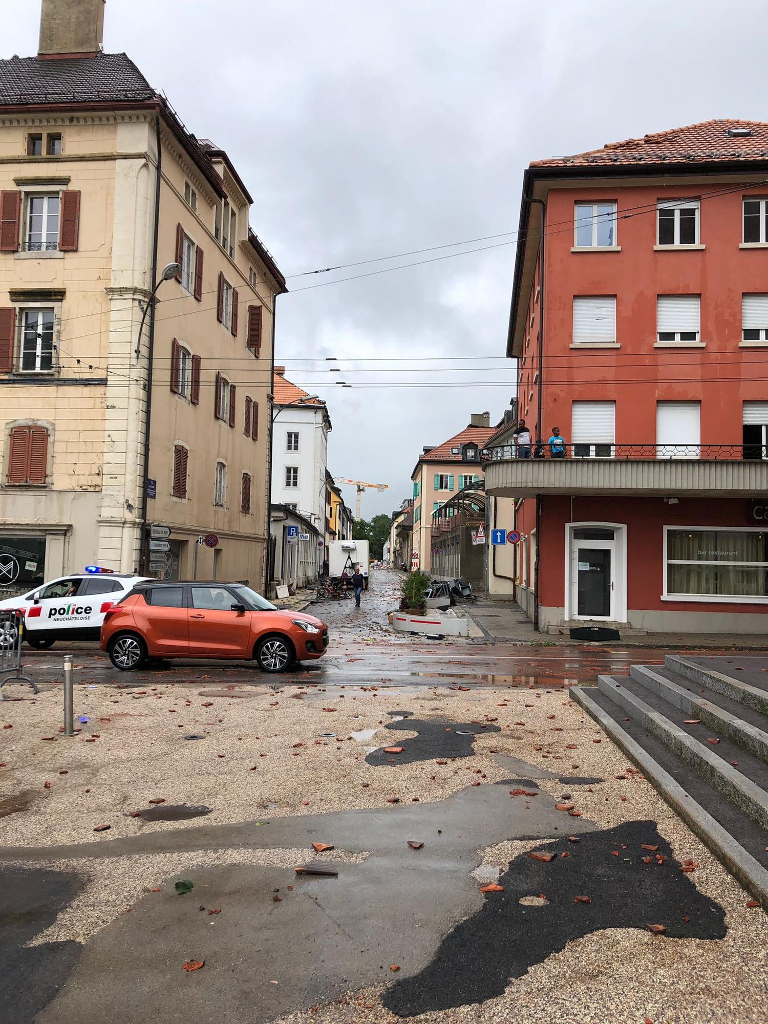 Les images des dégâts après la tempête à La Chaux-de-Fonds. [Vos Infos - Emeline Perret-Gentil]