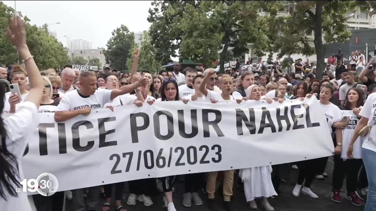 En France, des tensions ont émaillé la marche blanche organisée en mémoire de Nahel, tué par des policiers à Nanterre