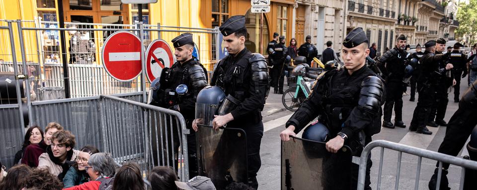 Des manifestants tentent de perturber l'AG de TotalEnergies. [AFP]