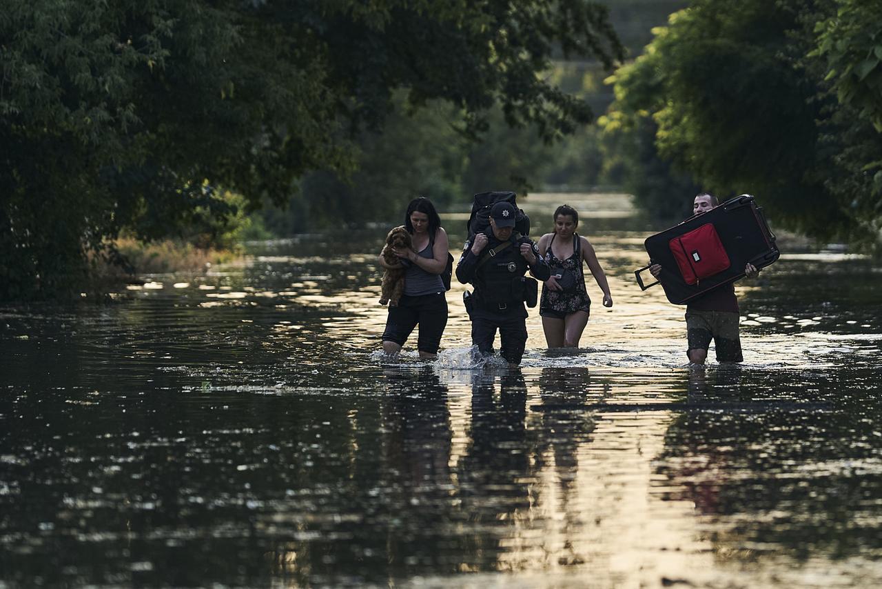 La destruction partielle du barrage de Nova Kakhovka laisse craindre un désastre humanitaire [KEYSTONE - Libkos]