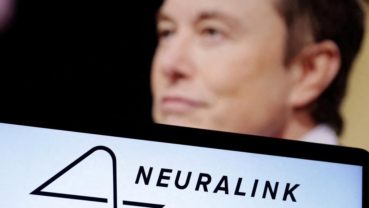La start-up Neuralink, une des entreprises d'Elon Musk, a annoncé jeudi sur Twitter qu'elle avait reçu l'accord des autorités sanitaires américaines pour tester ses implants cérébraux connectés sur des humains [reuters - Dado Ruvic]