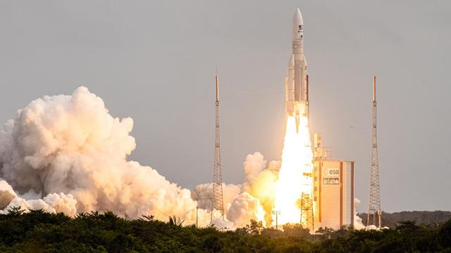 Le lancement de la fusée Ariane 5 avec la sonde JUICE à son bord. [AFP - Jody Amiet]