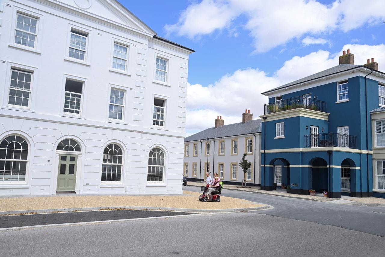 Les routes de Poundbury ne comportent aucune ligne. [Reuters - Toby Melville]