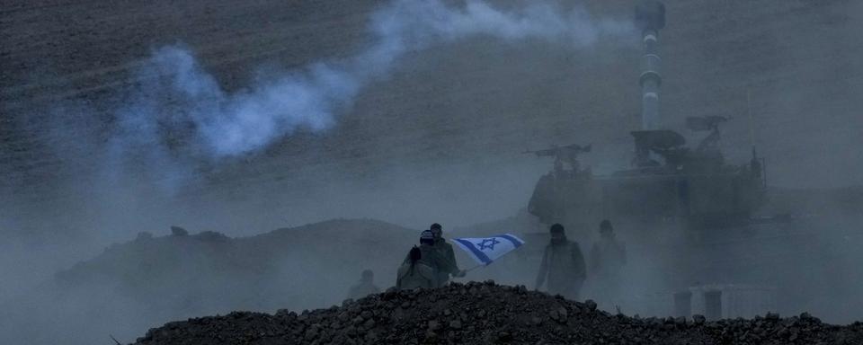 La tension est à son comble à la frontière entre Israël et Gaza, alors qu'Israël menace de réaliser une intervention militaire terrestre imminente. [Ap Photo/ Keystone - Maya Alerruzzo]