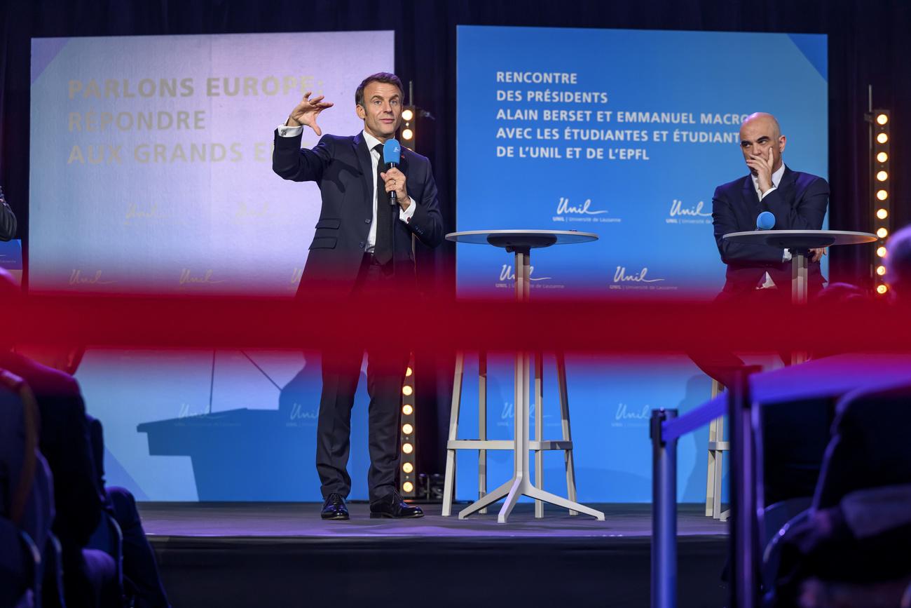 Emmanuel Macron et Alain Berset s'expriment à l'Université de Lausanne. [Keystone - Martial Trezzini]