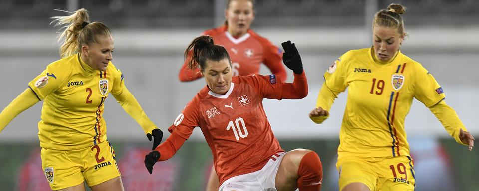 L'équipe de football suisse contre l'équipe de Roumanie pendant les qualifications pour l'Euro féminin de 2021. [Keystone - Walter Bieri]