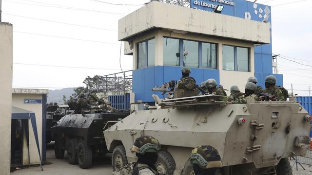 Pas moins de 4000 agents ont été mobilisés pour transférer un chef de gang en Equateur. [AP Photo - Cesar Munoz]