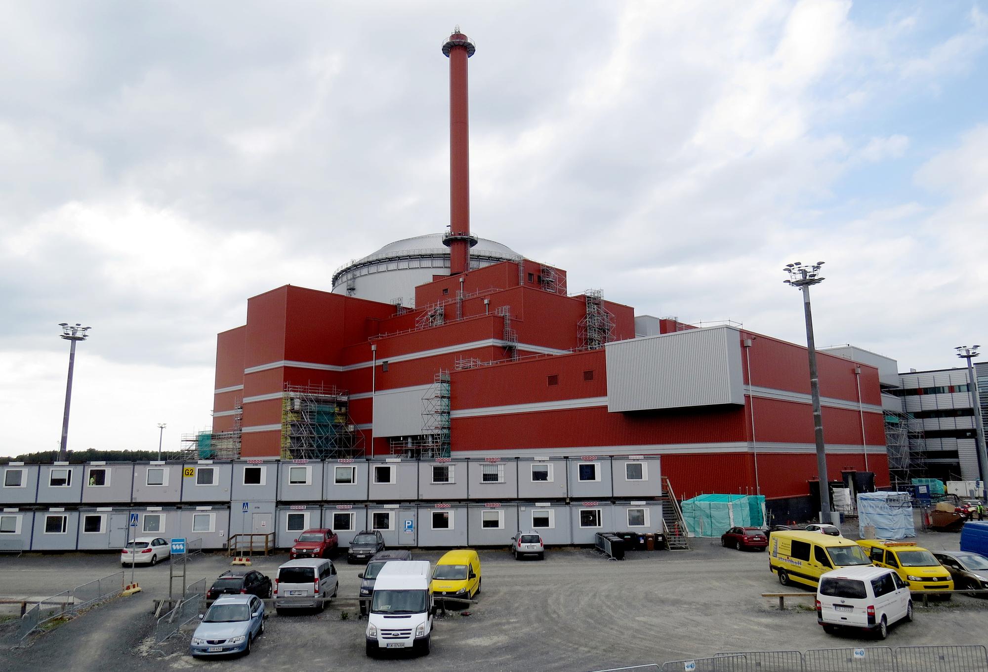 La centrale nucléaire de Olkiluoto-3, alors en construction, en 2017. Le projet a débuté en 2005 et le début de la production est planifié pour ce mois d'avril. [Reuters - Lefteris Karagiannopoulos]