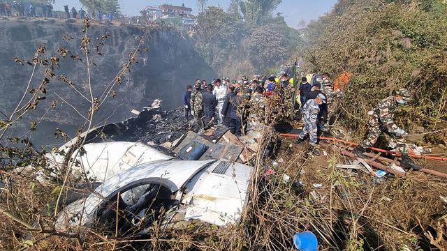 Une image du lieu du crash de l'avion de la compagnie Yeti Airlines. [Keystone - Bijaya Neupane]