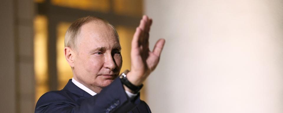 Vladimir Poutine a annoncé sa candidature à l'élection présidentielle en Russie pour un nouveau mandat. [Keystone - EPA/Sergej Bobylev]