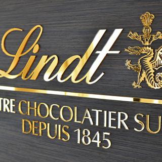 Le chocolatier Lindt & Sprüngli a augmenté son chiffre d'affaires pendant l'année 2022. [Keystone - Walter Bieri]