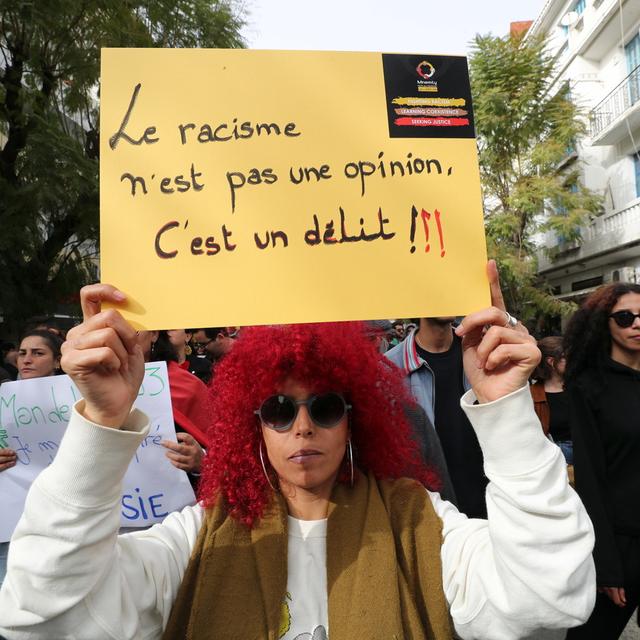 Manifestation anti-raciste le 25 février 2023 en Tunisie à la suite des propos du président Kaid Saied. [Keystone - Mohamed Messara]