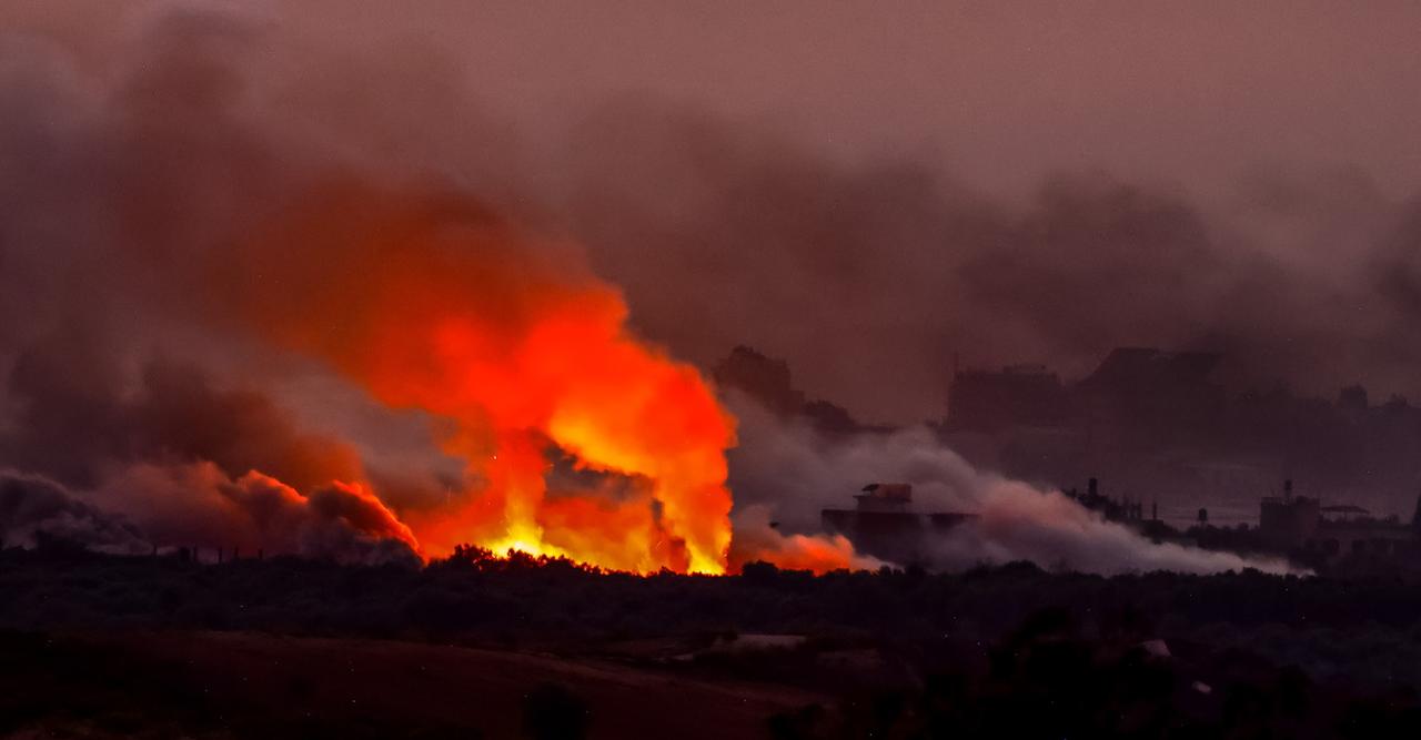 Des bombardements israéliens sur la partie nord de la bande de Gaza. [Keystone/EPA - Hannibal Hanschke]