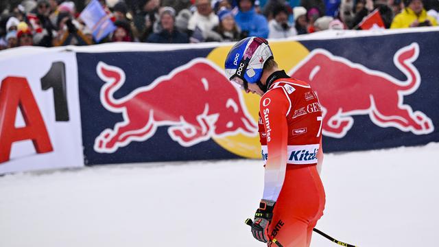 Marco Odermatt a déclaré forfait lors de la Coupe du monde de ski de Kitzbühel, 20 janvier 2023. [Keystone - Jean-Christophe Bott]