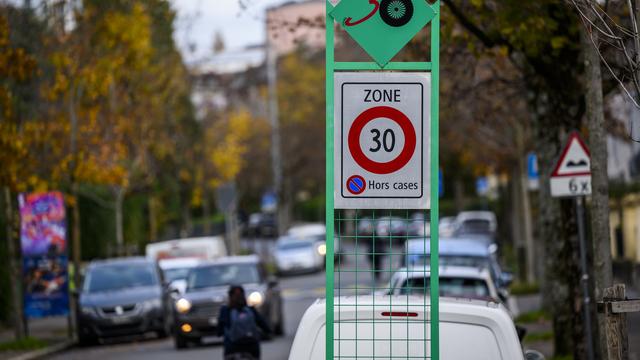 Les zones à 30 km/h réduisent drastiquement le nombre d'accidents graves. [Keystone - Jean-Christophe Bott]