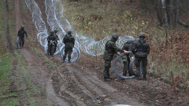 La Pologne veut déployer 10'000 soldats à la frontière biélorusse.