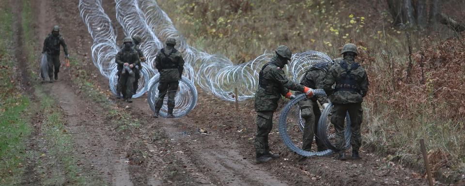 La Pologne veut déployer 10'000 soldats à la frontière biélorusse.