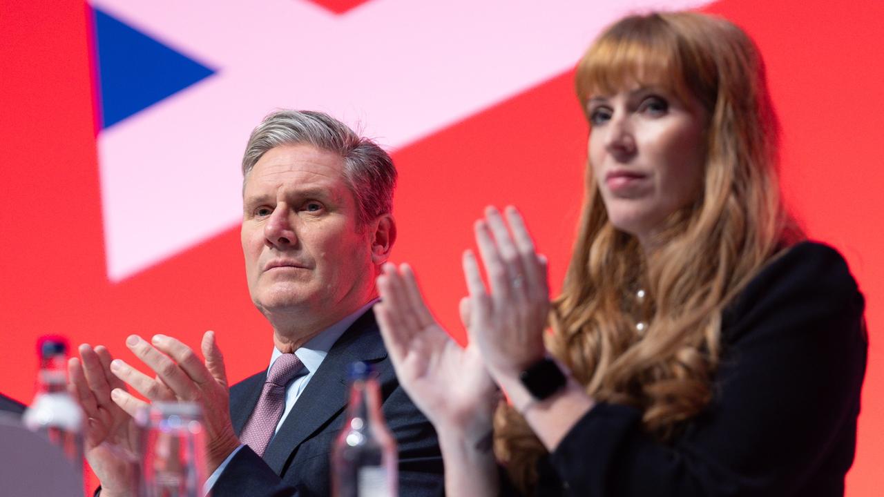 Le président du Labour Keir Starmer et la députée Angela Rayner lors de l'ouverture du congrès travailliste à Liverpool. [Keystone - Adam Vaughan]