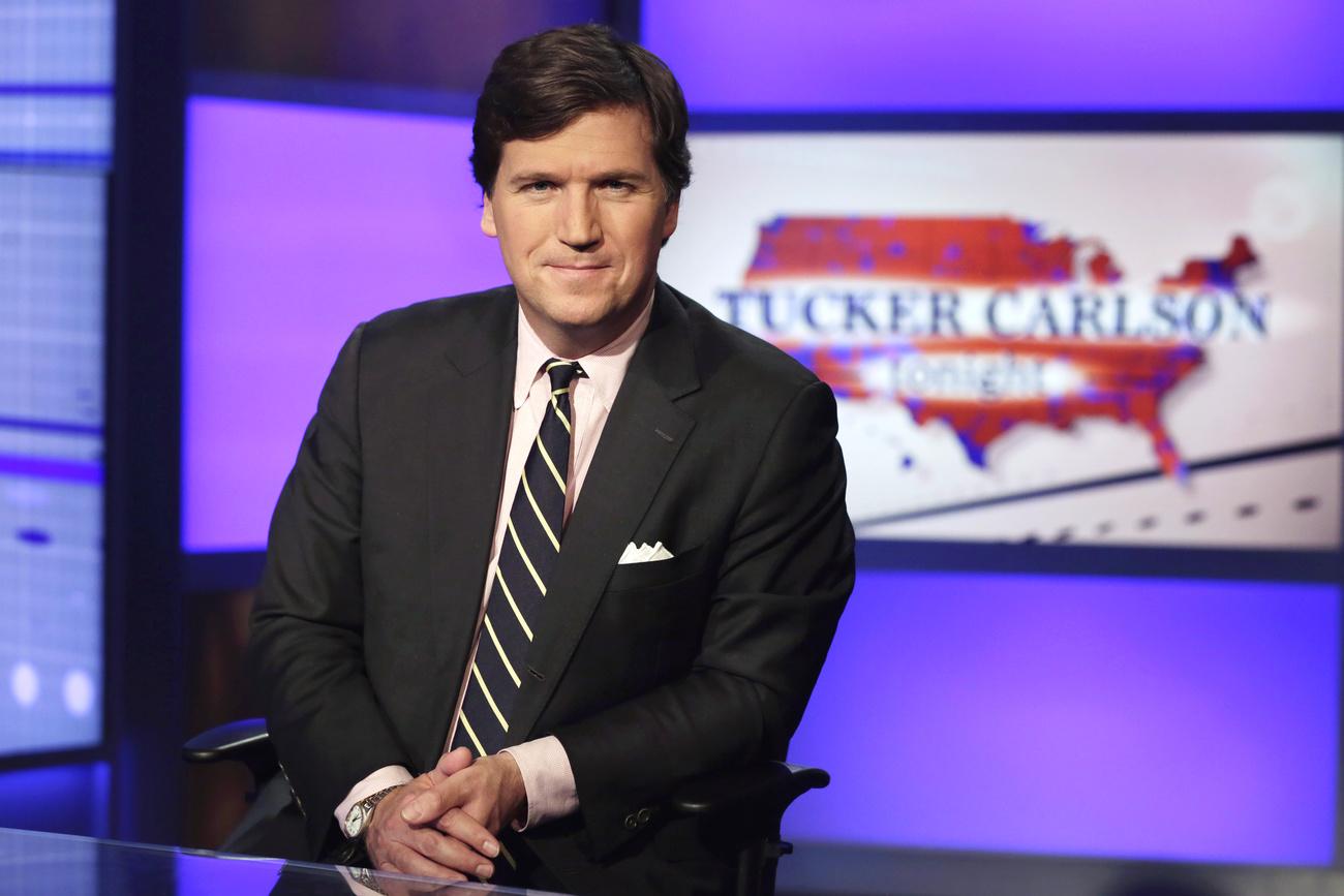 L'animateur de Fox news Tucker Carlson participe à véhiculer de fausses informations pour plaire à son public. [Keystone - Richard Drew]