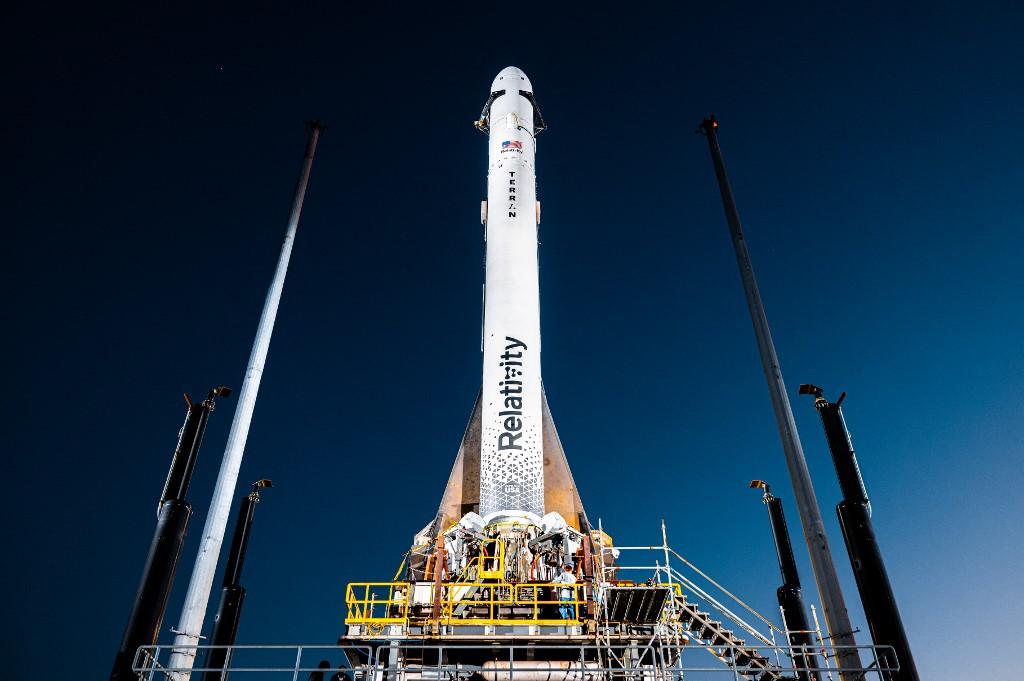 Sur cette photo de Relativity Space, la fusée Terran 1 est visible sur le pas de tir du complexe de lancement 16 à Cap Canaveral, en Floride. [AFP - Relativity Space]