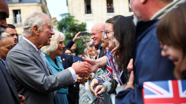 Entre forêt expérimentale et vin bio, Charles III achève à Bordeaux son séjour en France. [AFP - HANNAH MCKAY]