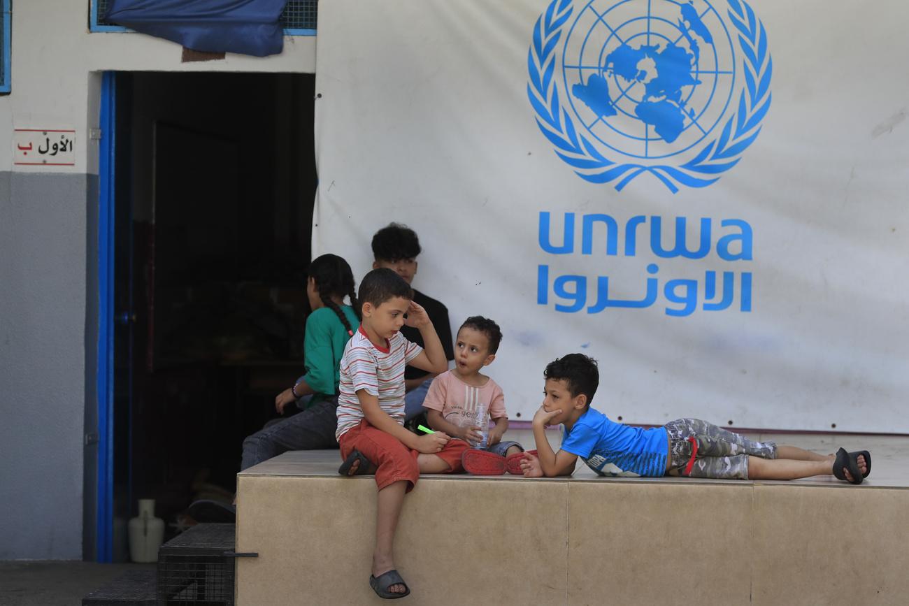 Des enfants palestiniens réfugiés dans un camp de l'ONU au sud du Liban. [AP Photo - Mohammed Zaatari]