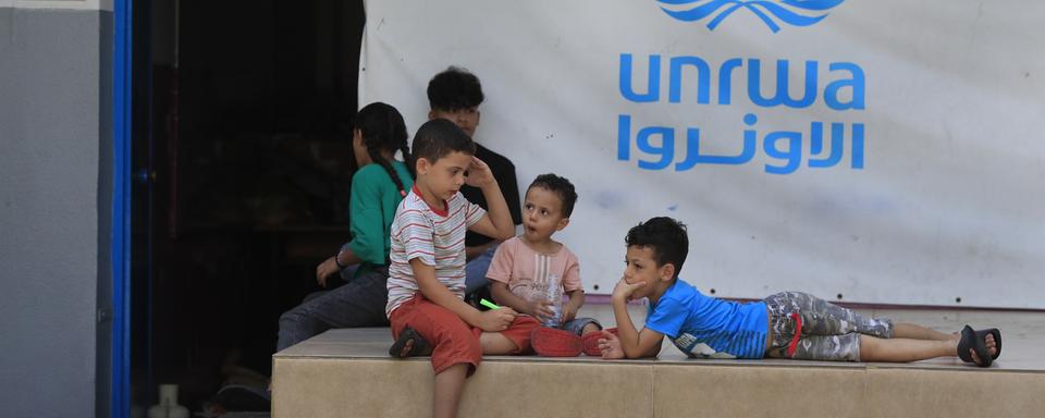 Des enfants palestiniens réfugiés dans un camp de l'ONU au sud du Liban. [AP Photo - Mohammed Zaatari]