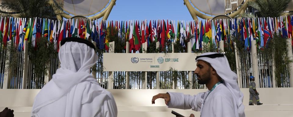 Plus de 70'000 personnes, dont des dizaines de chefs d'Etat et de gouvernement, sont attendues dès jeudi à Dubaï, aux Emirats arabes unis, pour la 28e réunion annuelle des Nations unies sur le climat. [KEYSTONE - RAFIQ MAQBOOL]