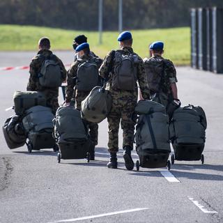 Un exercice de défense va mobiliser 4000 militaires en Suisse romande. [Keystone - Jean-Christophe Bott]