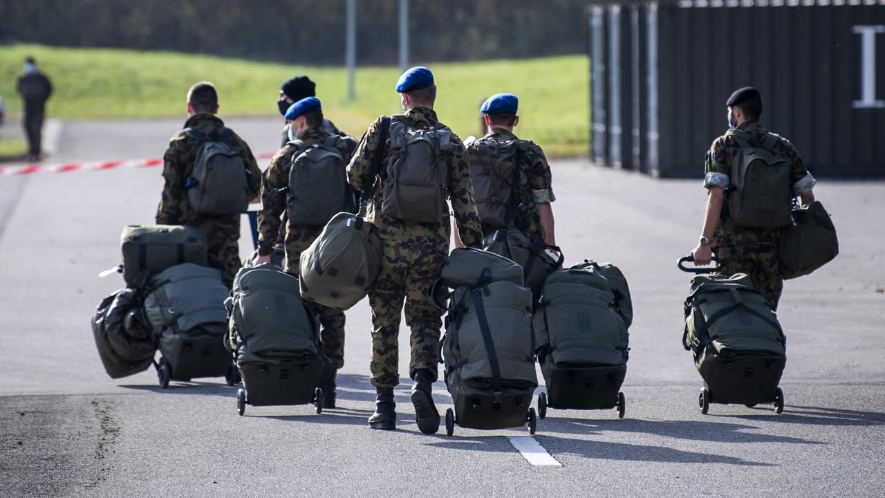 Un exercice de défense va mobiliser 4000 militaires en Suisse romande. [Keystone - Jean-Christophe Bott]