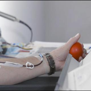 Reportage à Sion sur les dons du sang. [RTS]