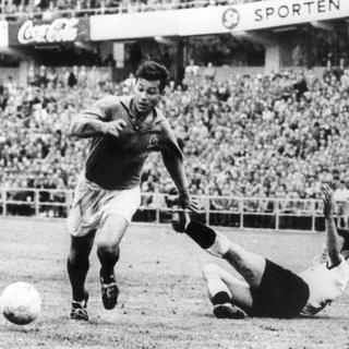 Fontaine avait brillé lors de la Coupe du monde 1958 en Suède, inscrivant notamment 4 buts contre l'Allemagne en petite finale.