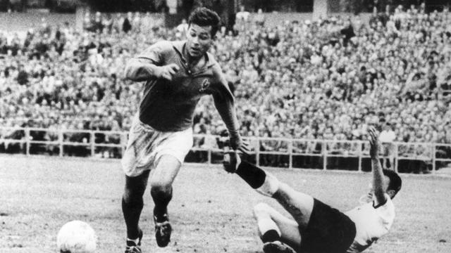 Fontaine avait brillé lors de la Coupe du monde 1958 en Suède, inscrivant notamment 4 buts contre l'Allemagne en petite finale.