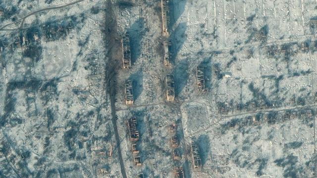 Cette image satellite prise et publiée le 10 janvier 2023 par Maxar Technologies montre les écoles et les bâtiments détruits dans le sud de Soledar, près de Bakhmout, dans l'est de l'Ukraine. [AFP - Image satellite ©2022 Maxar Technologies]