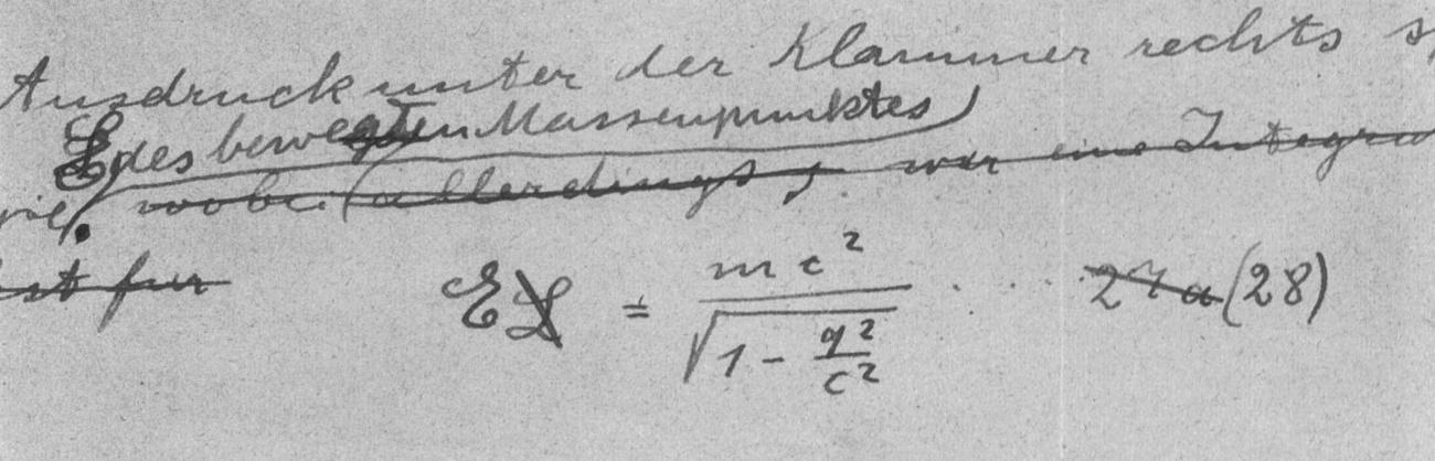 La célèbre équation "E=MC2" – l'énergie est égale à la masse multipliée par la vitesse de la lumière au carré – apparaît sur un manuscrit rédigé par Albert Einstein en 1912. Ce manuscrit de travail autographe de 72 pages est le premier dans lequel le physicien a exposé sa théorie de la relativité. [Keystone - AP Photo/Sotheby's]