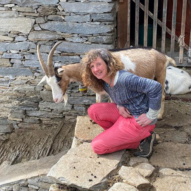 Angela Policelli avec sa chèvre Pia.