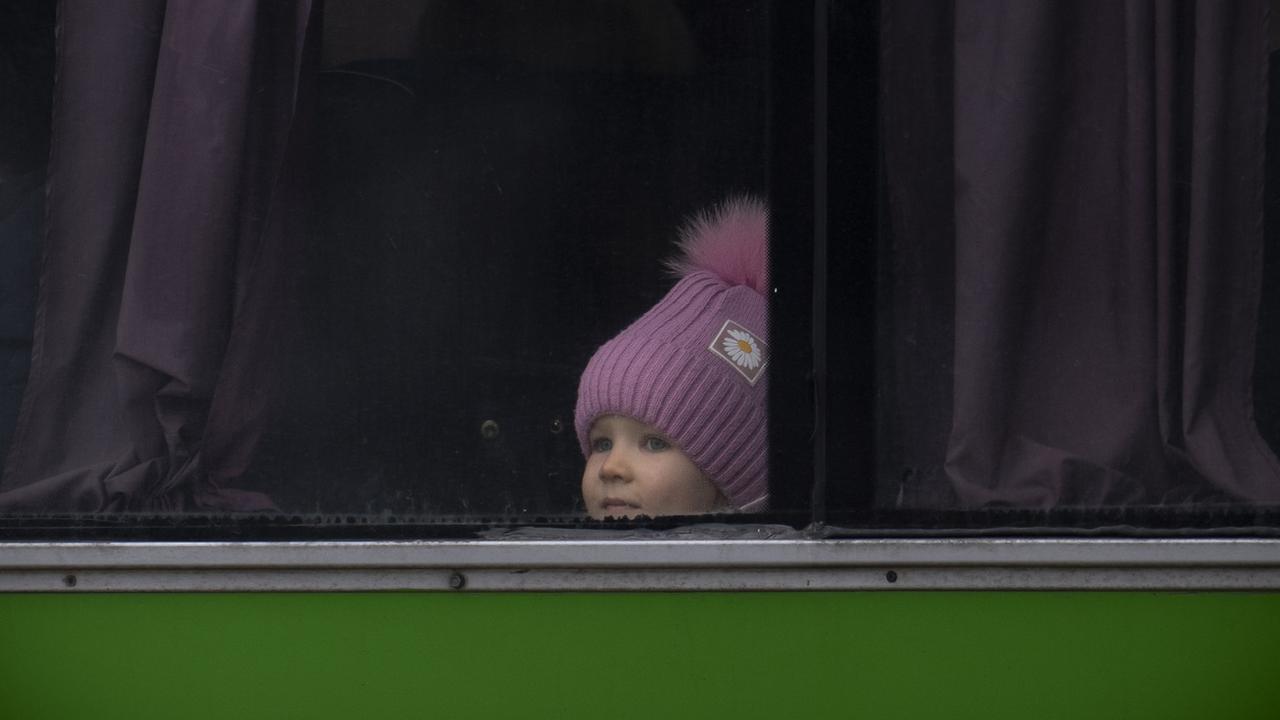 Des Russes cartographient les lieux où des enfants ukrainiens auraient été déportés. [Keystone - Vadim Ghirda / AP Photo]