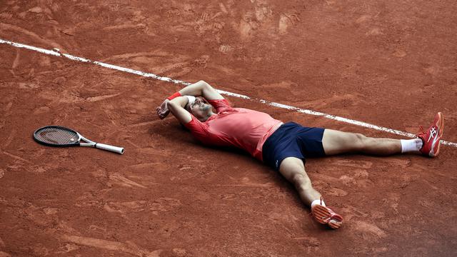 Avec ce succès à Paris, Novak Djokovic est désormais seul sur la planète du tennis masculin. [Christophe Petit Tesson]