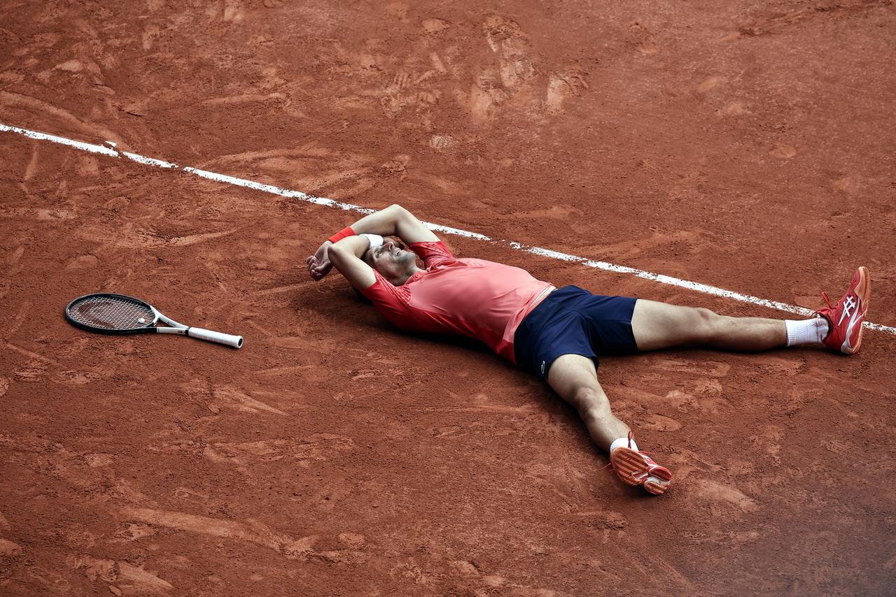 Avec ce succès à Paris, Novak Djokovic est désormais seul sur la planète du tennis masculin. [Christophe Petit Tesson]