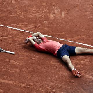 Avec ce succès à Paris, Novak Djokovic est désormais seul sur la planète du tennis masculin. [Christophe Petit Tesson]