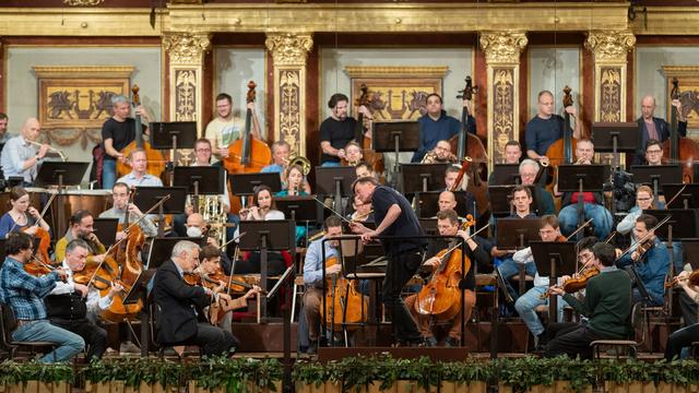 Le chef Christian Thielemann en répétition pour le concert du Nouvel An avec l'Orchestre philharmonique de Vienne le 28 décembre 2023. [Keystone - GEORG HOCHMUTH]