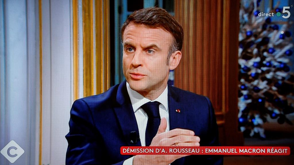 Emmanuel Macron "assume" la loi sur l'immigration, qui "ne trahit pas nos valeurs". [AFP - Ludovic Marin]