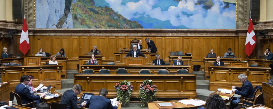 Le conseiller national Pierre-Yves Maillard s'exprime dans le débat sur les réformes LPP à Berne. [Keystone - Peter Klaunzer]