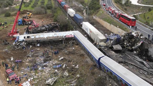 Une vue du lieu où s'est produite la terrible collision de trains en Grèce. [Keystone - Vaggelis Kousioras]