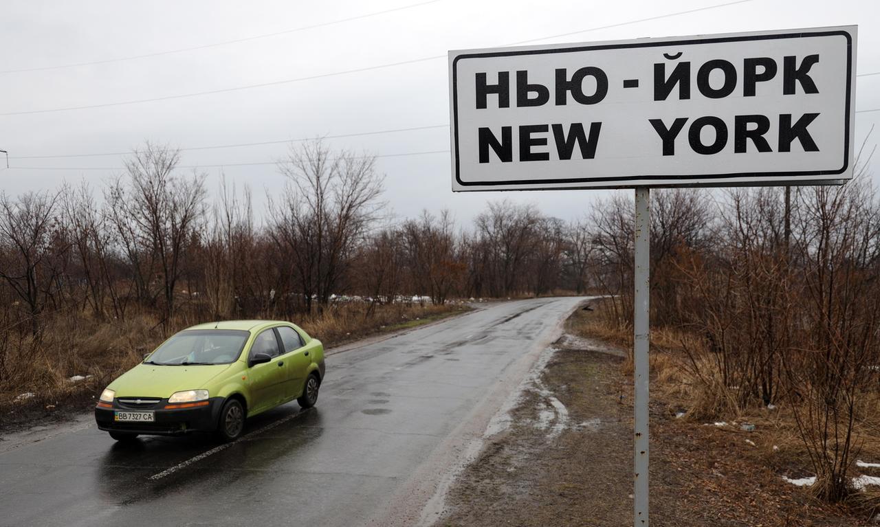 Les bombes russes ont commencé à tomber il y a trois mois autour de l'usine chimique de la ville de New York, dans l'est de l'Ukraine. [Keystone - Stanislav Kozliuk - EPA]