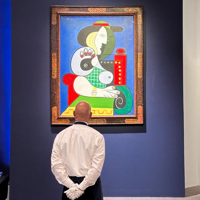 Le tableau de Pablo Picasso "Femme à la montre" a été adjugé à plus de 139 millions de dollars par la maison Sotheby's. [Ben Kellerman]