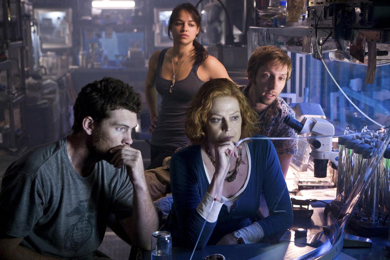 Sam Worthington, Michelle Rodriguez,  Sigourney Weaver et Joel David Moore dans le film "Avatar" de James Cameron. [AFP - Archives du 7eme Art / Photo12 via AFP]