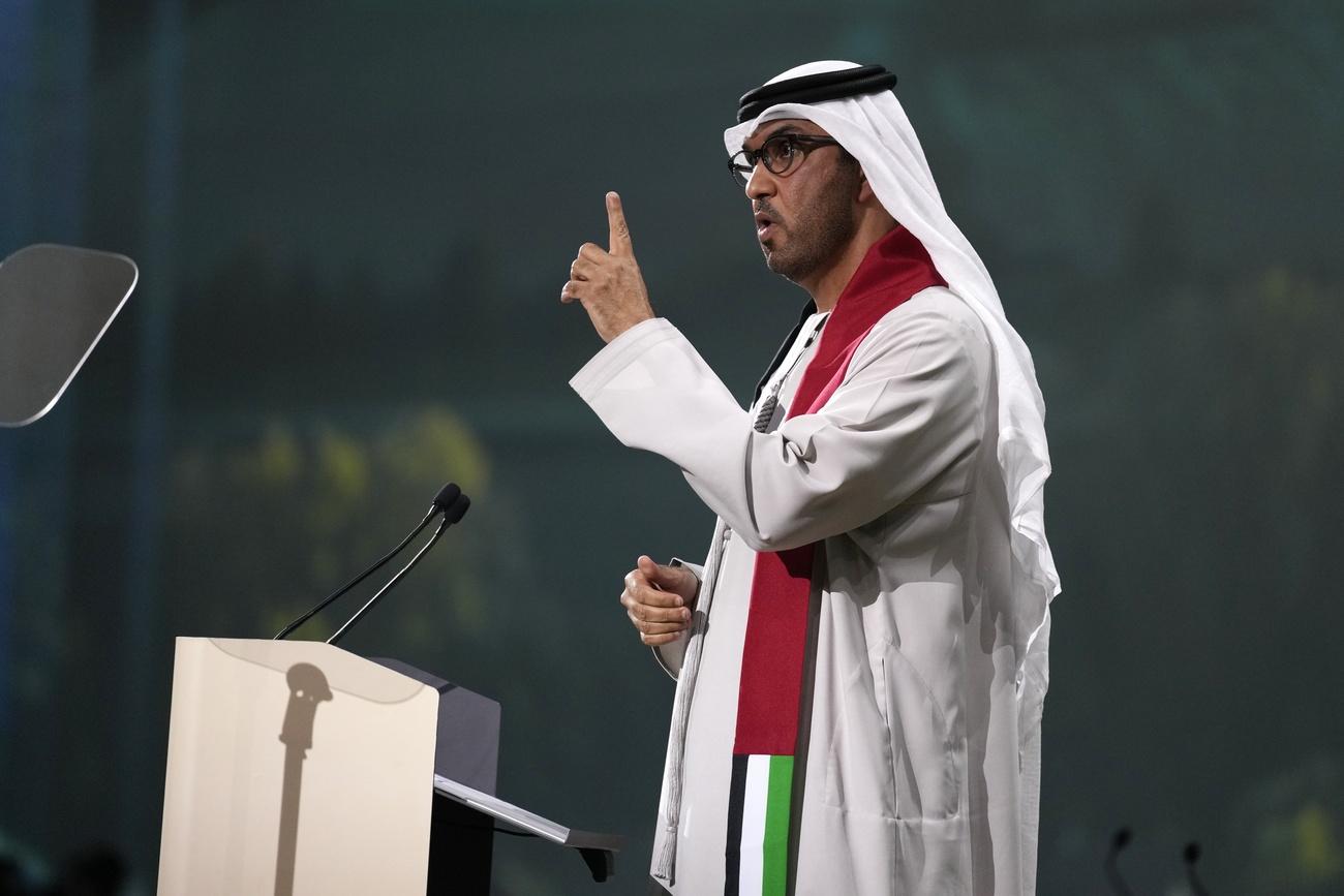 Le président de la COP28, Sultan al-Jaber, lors d'une session du Sommet des Nations Unies à Dubaï. [Keystone - Kamran Jebreili]