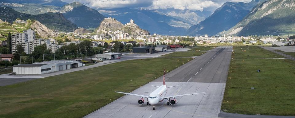 Les jets privés sont toujours plus nombreux dans le ciel valaisan. [Keystone - Olivier Maire]