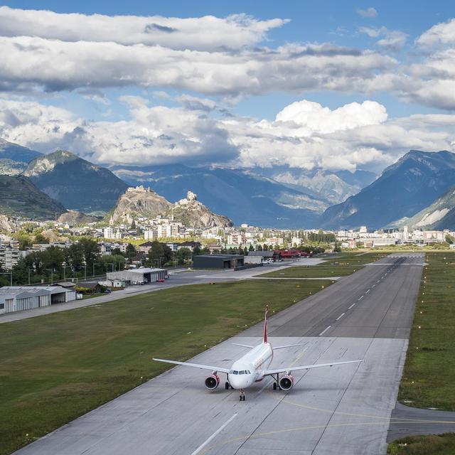 Les jets privés sont toujours plus nombreux dans le ciel valaisan. [Keystone - Olivier Maire]